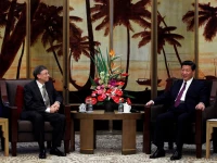 china s president xi jinping r speaks during a meeting with microsoft founder bill gates at the boao forum for asia bfa annual conference in boao town hainan province april 8 2013 reuters