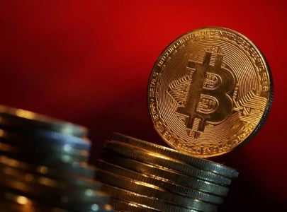 bitcoin hits record above 71 000