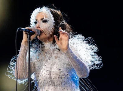 bj rk demands iceland cut ties with israel after friend s alleged kidnapping