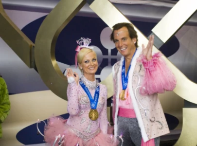 amy poehler recalls playing will arnett s sister while married in blades of glory