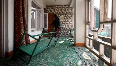 mubarak shah a caretaker inspects damage to a building near the site of an explosion at a police station in srinagar indian kashmir november 15 2025 photo reuters