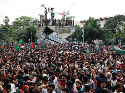 protesters ransack chief justice s residence in dhaka loot valuables cars