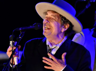 bob dylan joins willie nelson and neil young at farm aid 40 to support local farmers