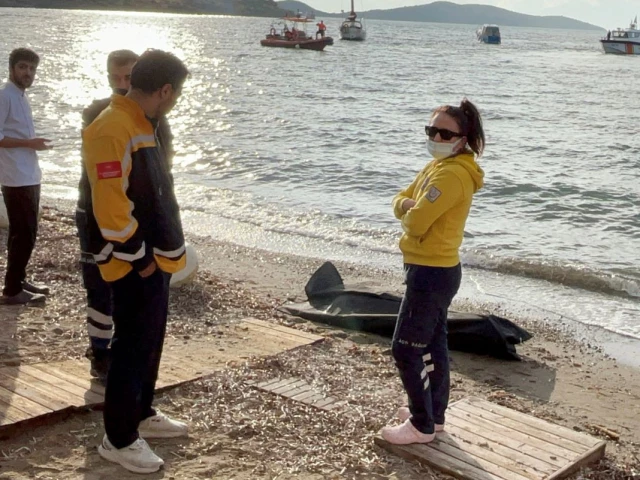 health workers stand next to a body bag as members of the coast guard command conduct a search and rescue operation after a migrant boat sank off the coast of bodrum in western mugla province turkey october 24 2025 photo reuters health workers stand next to a body bag as members of the coast guard command conduct a search and rescue operation after a migrant boat sank off the coast of bodrum in western mugla province turkey october 24 2025 photo reuters