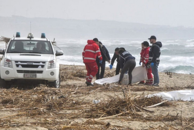rescuers recover a body after a suspected migrant boat is wrecked and bodies believed to be of refugees were found in cutro the eastern coast of italy s calabria region italy february 26 2023 reuters giuseppe pipita rescuers recover a body after a suspected migrant boat is wrecked and bodies believed to be of refugees were found in cutro the eastern coast of italy s calabria region italy february 26 2023 reuters giuseppe pipita