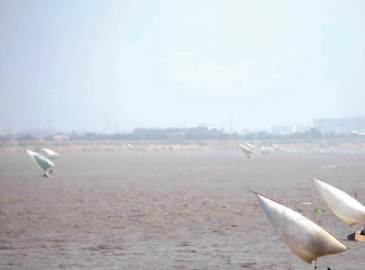 indus remains in low flood at five points indus remains in low flood at five points