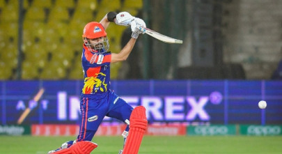 kings dominate sultans with seven wicket win despite massive target