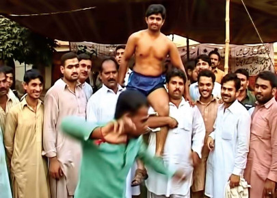 body builder sets new world record body builder sets new world record