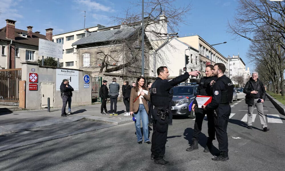 french police secure the area close to the site where an unexploded bomb dating back to world war two was discovered 2 5 km 1 55 miles from the paris gare du nord train station in saint denis near paris france march 7 2025 photo reuters