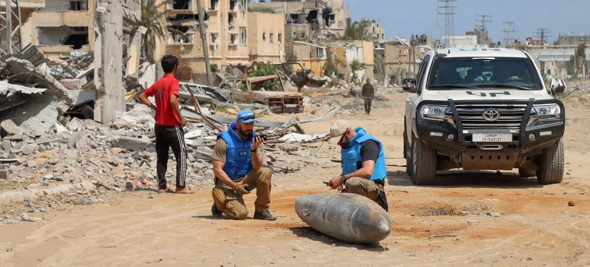 A UN team inspects an unexploded bomb lying on a main road in Khan Younis as experts warned thousands of unexploded bombs across Gaza. PHOTO:UNOCHA