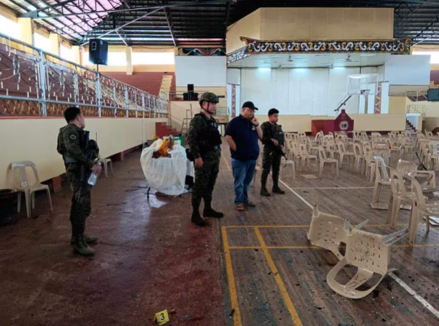 foreign terrorists behind deadly philippine bombing officials say foreign terrorists behind deadly philippine bombing officials say