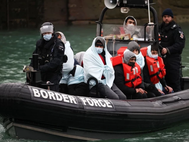 migrants arrive at the port of dover on board a border force vessel after being rescued while crossing the english channel in dover britain dec 17 2021 photo reuters migrants arrive at the port of dover on board a border force vessel after being rescued while crossing the english channel in dover britain dec 17 2021 photo reuters