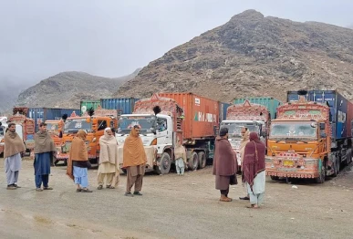 pakistan has not suspended the afghanistan transit trade agreement but it was not processing goods clearance due to the closure of borders to avoid congestion at chaman and torkham borders said senior officials of the pakistan customs photo reuters