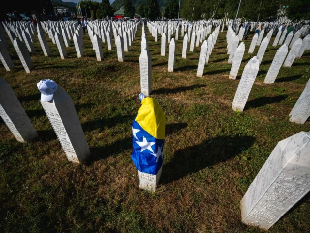 marking 30 years since the srebrenica genocide thousands gathered in bosnia to remember the massacre of 8 000 muslim men and boys by bosnian serb forces seven more victims were laid to rest as survivors mourn and call for recognition amid continued genocide denial by some serb leaders photo afp