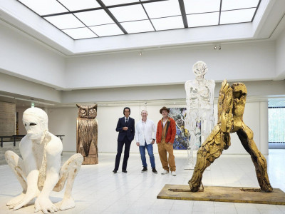 brad pitt unveils his sculptures at a first art show