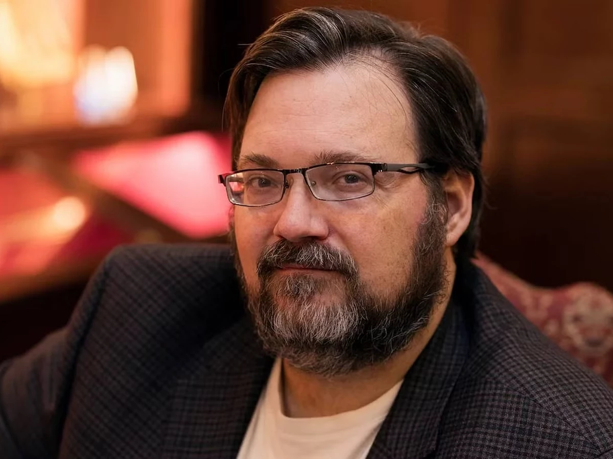 brandon sanderson shares mistborn screenplay update as skyward tv adaptation moves forward