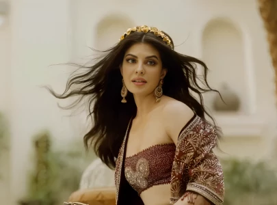 bollywood star jacqueline fernandez stuns in pakistani bridal couture