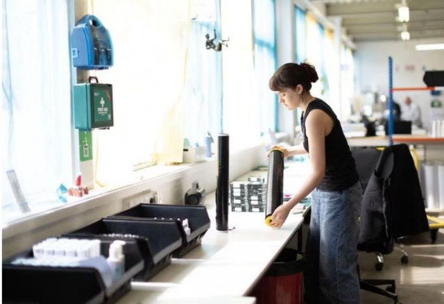lilly ellis production executive works on skincare products at 5 squirrels a skincare company in hove britain april 18 2023 photo reuters lilly ellis production executive works on skincare products at 5 squirrels a skincare company in hove britain april 18 2023 photo reuters