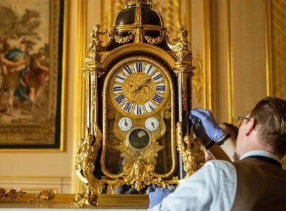 1 600 clocks owned by the royal family manually changed this weekend