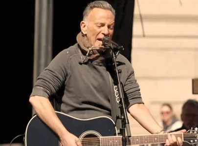 bruce springsteen sings at no kings rally in minnesota