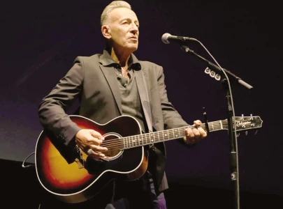 bruce springsteen condemns king trump s private army in new ice protest song bruce springsteen condemns king trump s private army in new ice protest song