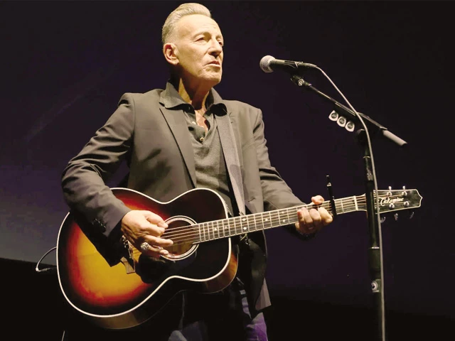 bruce springsteen condemns king trump s private army in new ice protest song