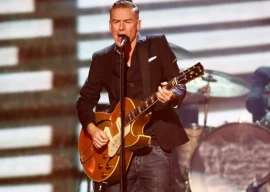 bryan adams turns concert into political moment for palestine