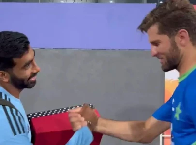 7 great friendship moments between indian and pakistani cricketers 7 great friendship moments between indian and pakistani cricketers