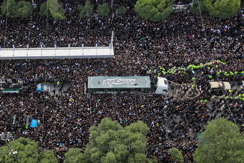 Mourners attend a burial ceremony of the late Iran's President Ebrahim Raisi in Mashhad, Iran, May 23, 2024. PHOTO: REUTERS
