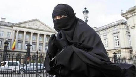 swiss agree to outlaw facial coverings in burqa ban vote