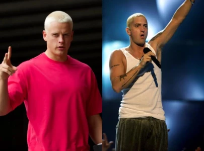 joe burrow s new platinum blonde buzz cut goes viral draws eminem comparisons