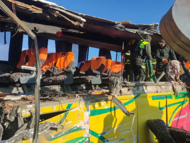 bus crash kills dozens of people in bolivia photo reuters