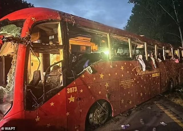 2018 model volvo bus overturns in mississippi photo daily mail 2018 model volvo bus overturns in mississippi photo daily mail