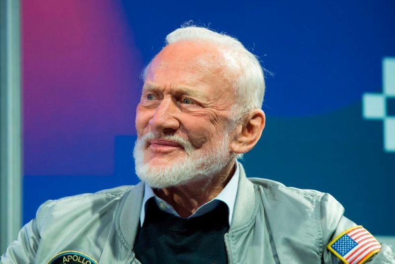 94 years old buzz aldrin praises trump for his space program photo afp