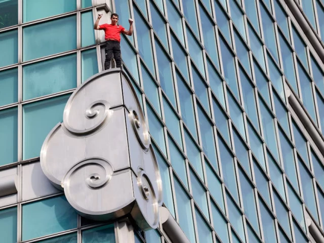 Alex Honnold climbs Taipei 101 without ropes in jaw-dropping Netflix stunt