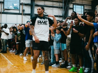 youtuber cam wilder sparks fight during park takeover in australia youtuber cam wilder sparks fight during park takeover in australia