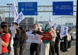 air canada workers picket airports after flight attendants strike over wages air canada workers picket airports after flight attendants strike over wages