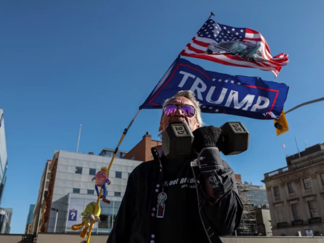 brian derksen lift weights while protesting next to parliament hill on the eve of a federal election in ottawa ontario canada april 27 2025 derksen who says he s been protesting there for three years believes u s president donald trump is a symbol of freedom photo reuters brian derksen lift weights while protesting next to parliament hill on the eve of a federal election in ottawa ontario canada april 27 2025 derksen who says he s been protesting there for three years believes u s president donald trump is a symbol of freedom photo reuters