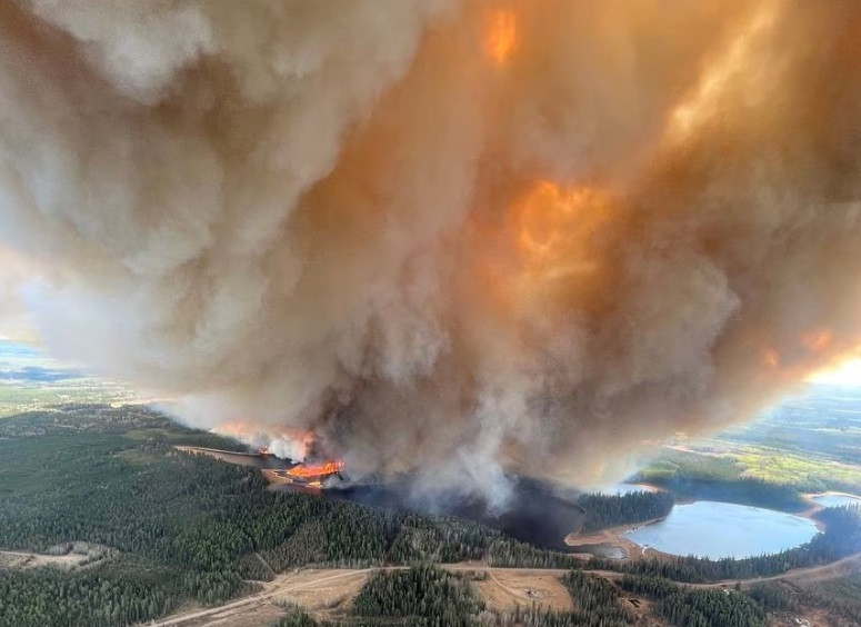 Photo of Fire and floods across western Canada force evacuations