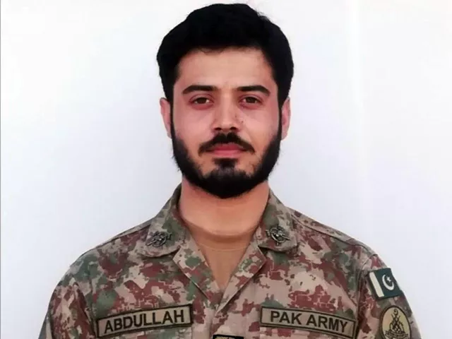 captain abdullah zafar was leading the troops photo ispr captain abdullah zafar was leading the troops photo ispr