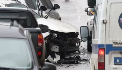 an investigator works at the scene where lieutenant general fanil sarvarov head of the russian general staff s army operational training directorate was killed in a car bomb in moscow russia december 22 2025 source reuters