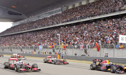 hamilton surges to victory in china