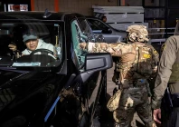 us federal agents smash a car window while trying to detain a man during an immigration raid after u s president donald trump ordered increased federal law enforcement presence to assist in crime prevention in chicago illinois u s december 17 2025 photo reuters