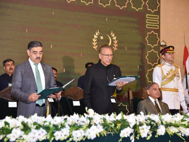 president dr arif alvi administrating the oath of anwaarul haq kakar as the caretaker prime minister at an oath taking ceremony held at aiwan e sadr in islamabad on august 14 2023 photo pid president dr arif alvi administrating the oath of anwaarul haq kakar as the caretaker prime minister at an oath taking ceremony held at aiwan e sadr in islamabad on august 14 2023 photo pid