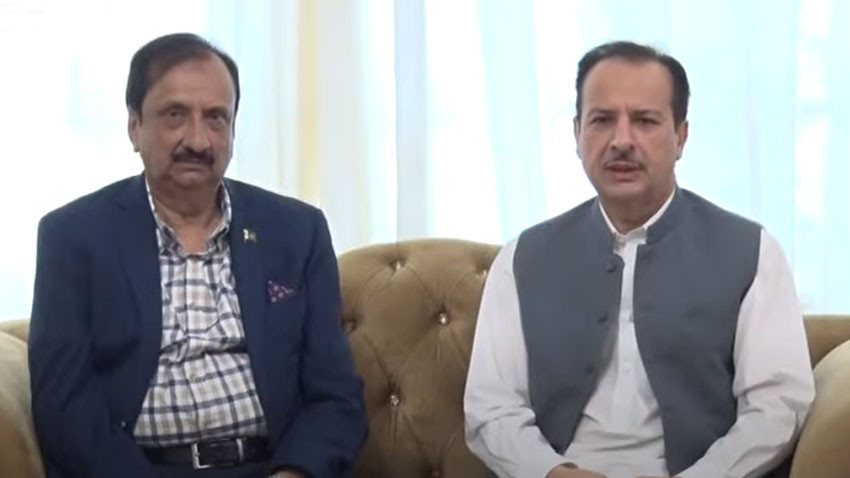 caretaker health minister dr nadeem jan flanked by punjab healthcare minister dr jamal nasir addressing a press conference screengrab