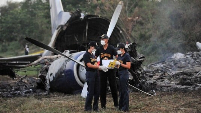 three dead as russian cargo plane crashes