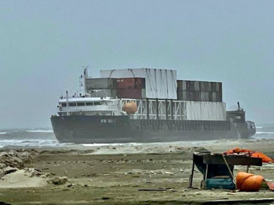 cargo ship stuck off karachi coast due to poor weather cargo ship stuck off karachi coast due to poor weather
