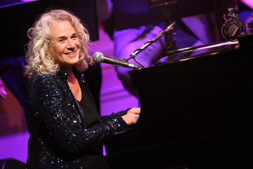 carole king performs shake it off at swifties for harris event declaring support for kamala harris carole king performs shake it off at swifties for harris event declaring support for kamala harris