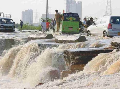 karachi chokes under floodwater and sewage