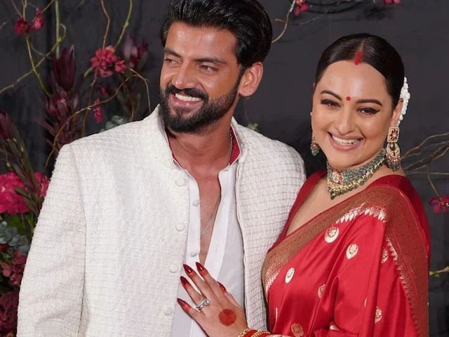 sonakshi sinha s viral video outside hospital fuels pregnancy speculation sonakshi sinha s viral video outside hospital fuels pregnancy speculation